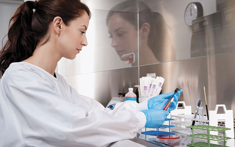 p26-27-science-reflection-of-scientist-alamy-bm1eea.jpg p26-27-science-reflection-of-scientist-alamy-bm1eea.jpg